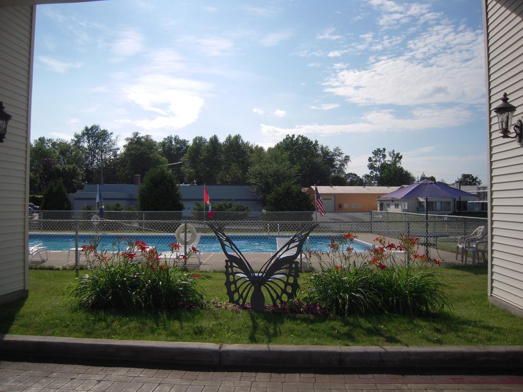 Travelodge Inn & Suites Latham Exterior foto