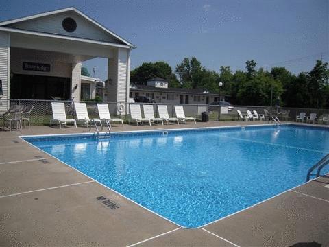 Travelodge Inn & Suites Latham Exterior foto
